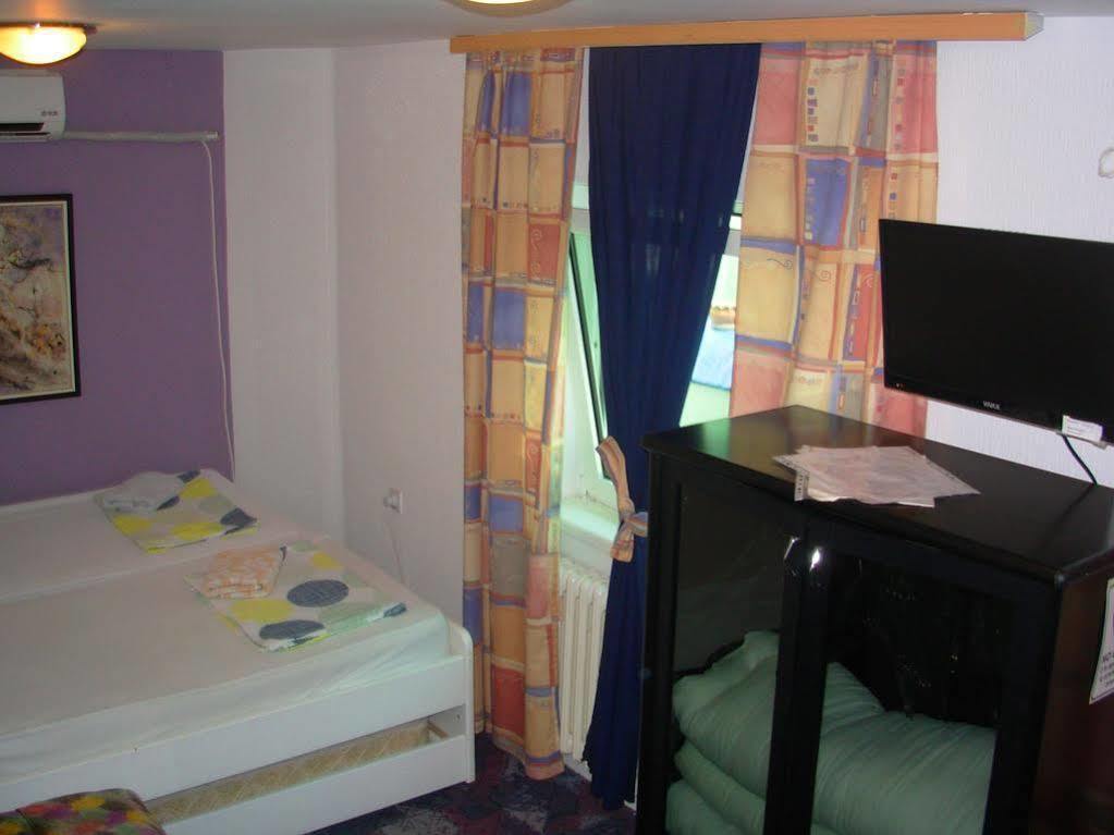 Hostel 021 Novi Sad Extérieur photo
