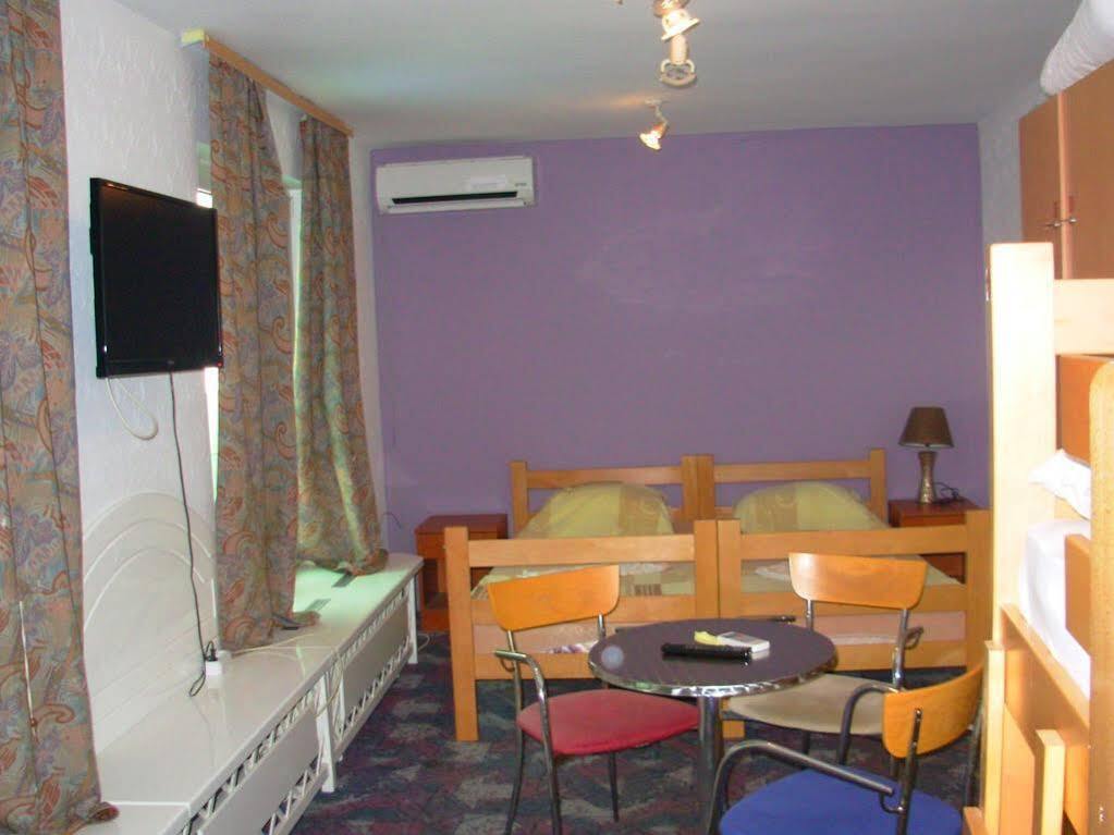 Hostel 021 Novi Sad Extérieur photo