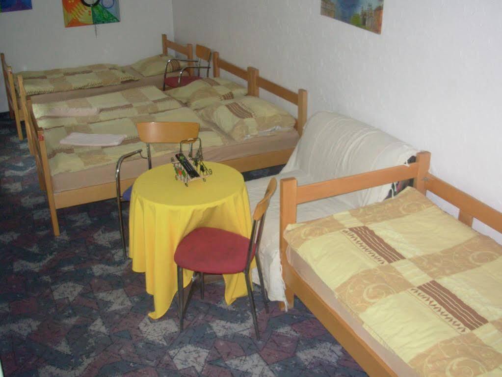 Hostel 021 Novi Sad Extérieur photo