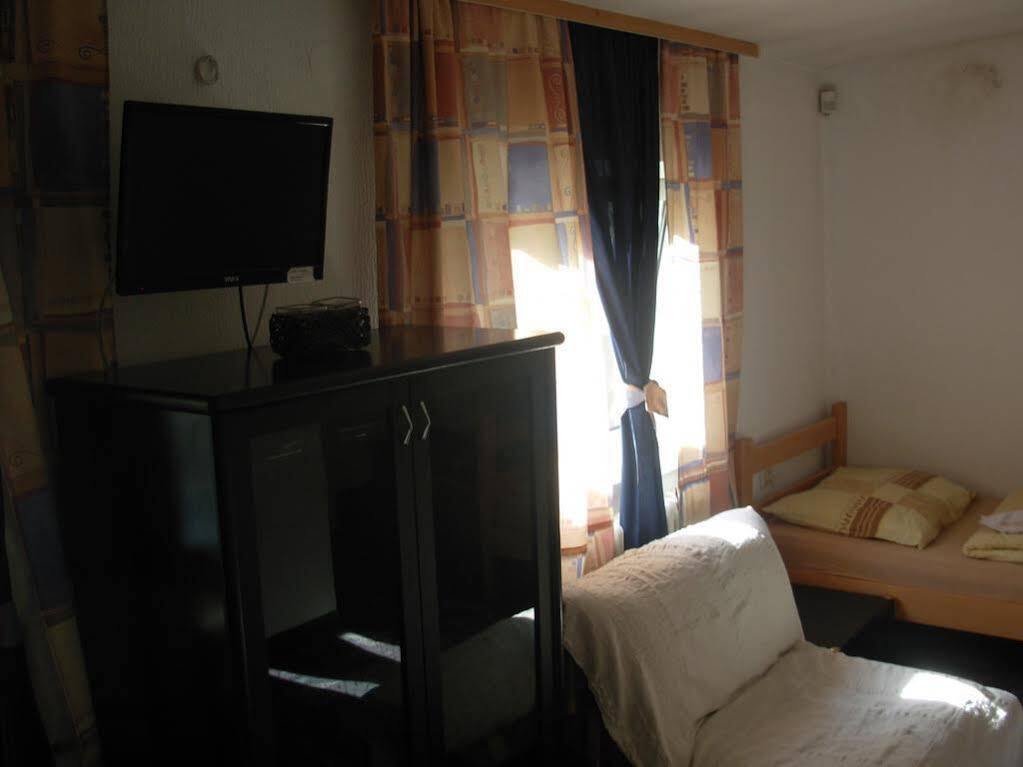 Hostel 021 Novi Sad Extérieur photo